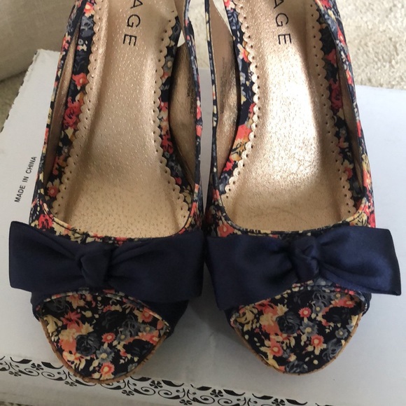 Rampage Navy Floral Platform Heels - Picture 8 of 8